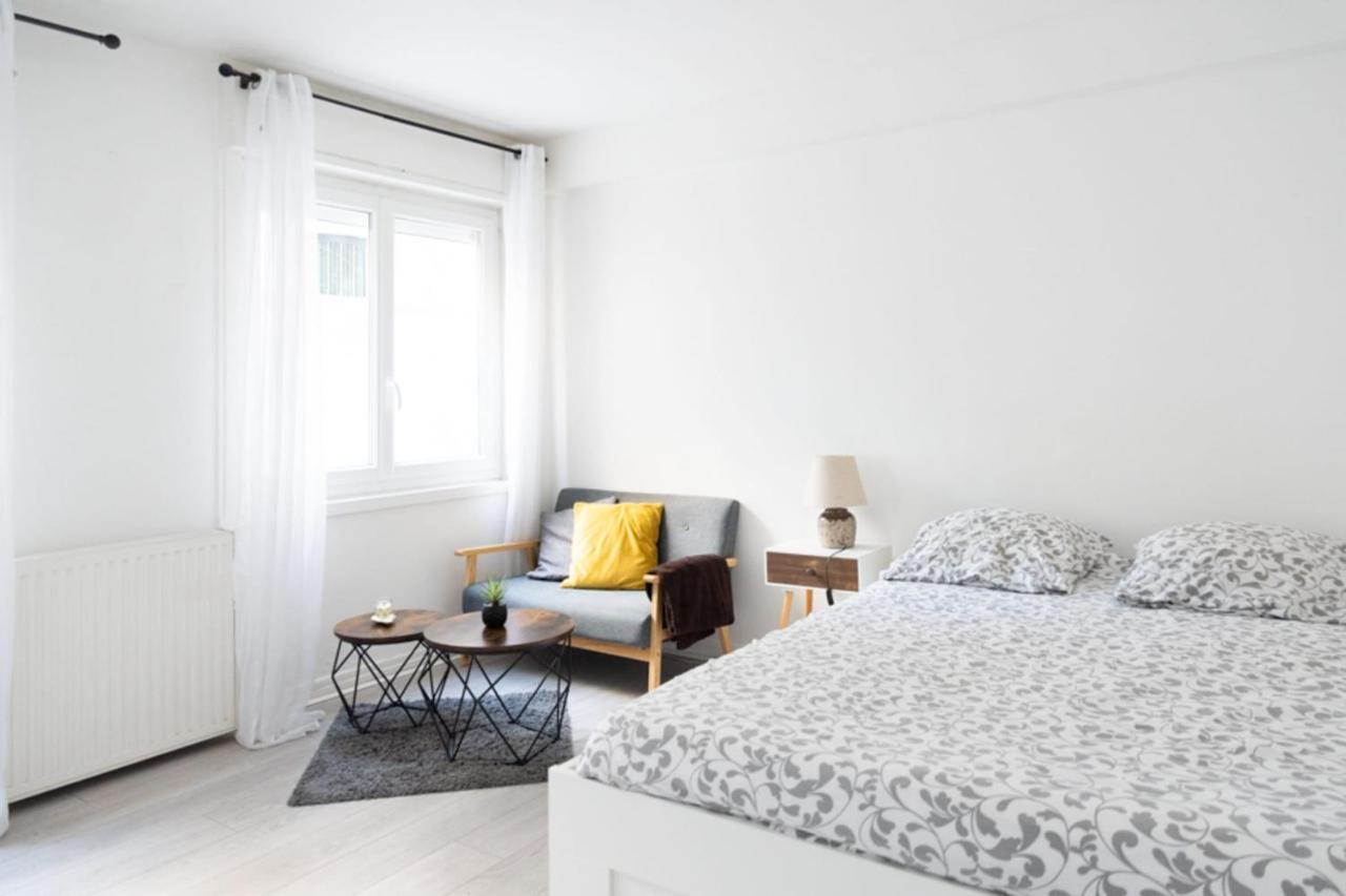 Spacious Studio In The Center Of Montmartre Paris Bagian luar foto